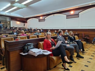 Настављена сједница Скупштине града, одборници о задужењу и регулационим плановима
