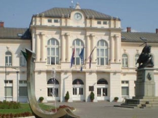 Запослени без плата најављују тужбе против града