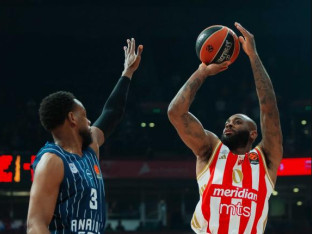 Zvezda grabi ka plej-ofu, pao i Efes