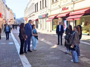 И Додик прошетао Господском: “Пало” фотографисање са пролазницима (ФОТО/ВИДЕО)