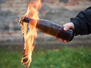 Policija traga za napadačem: Molotovljev koktel ubačen u pekaru