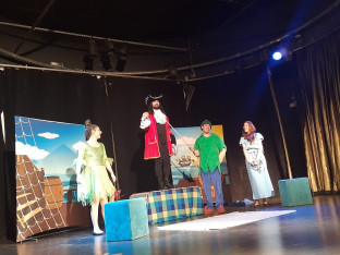 „Petar Pan“ i pozorište „Maslačak“ napunilo pozorišnu salu i oduševilo najmlađe