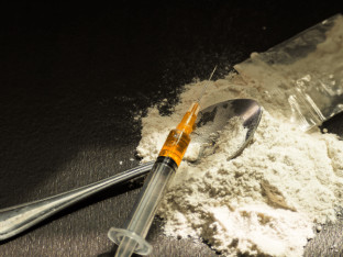 U stanu pronađeno kilogram heroina, uhapšena dva muškarca