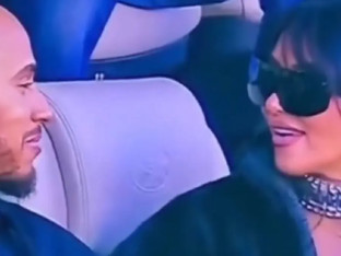 Kim Kardašijan i Luis Hamilton snimljeni zagrljeni usred pustinje (VIDEO)