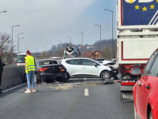 KOLAPS NA ULAZU U BANjALUKU: Sudar tri vozila blokirao brzu cestu