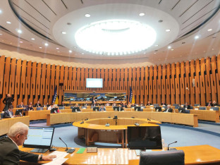 Delegati na pauzi prije usvajanja dnevnog reda