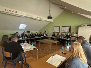Ученици Католичке гимназије пројектом "УДРИ" траже рјешења за вршњачко насиље