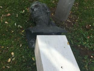 Presuda za oštećenje biste Rade Končara na splitskoj Rivi