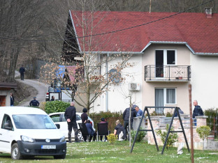 Istraga tragedije u Šušnjarima: Sin pogođen u grudi, ruku i nogu, a otac u glavu