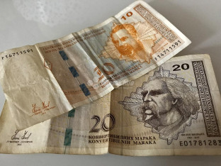 Nudio policajcima 30 maraka, osuđen na 1.500