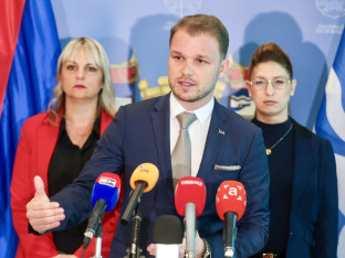 Станивуковић предложио низ мјера: Од забране "Фејсбука" до цивилног рока