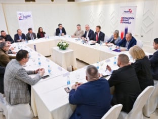 Može li kampanja koja počinje pričom o podjeli fotelja dovesti do izborne pobjede
