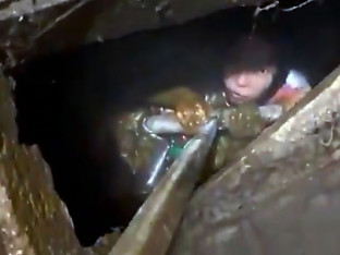 Djevojka provela 48 sati zarobljena u septičkoj jami, slučajno je pronašla policija (VIDEO)