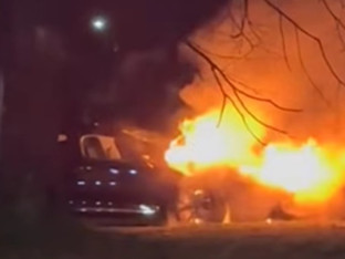 Treći slučaj u nekoliko dana: Još jedan automobil gori u Brčkom (VIDEO)