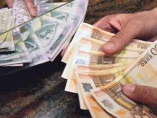 Analiza plata u Srbiji: Ko zarađuje najviše, a koji iznos prima najveći broj radnika?