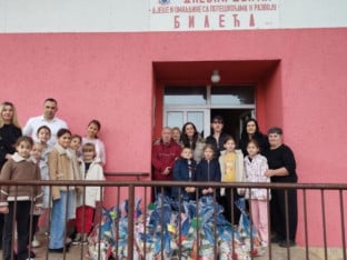 Представници "Михољски збора"  уручили донацију билећком удружењу  "Ведар осмијех"