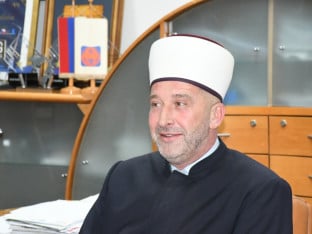 Бајрам као круна побједе над собом: Ефендија Латифовић позива на јачање комшијских веза