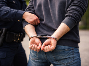 Pronađeni droga, oružje i municija, uhapšen muškarac