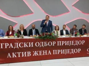 Dodik: Žene daju najveći doprinos pobjedama SNSD-a