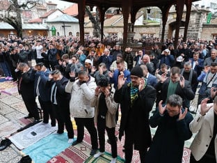 Муслимани данас прослављају Рамазански бајрам