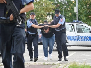 Prijeteći pištoljem oteo skoro 19.000 KM!