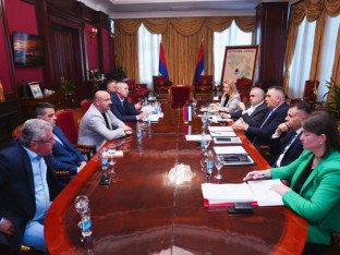 Српска на страни превозника, али не дозвољава блокаде: Завршен састанак у Влади
