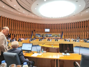 Prekinuta sjednica Doma naroda: Vjerovali ili ne, nema kvoruma, ali ima protesta