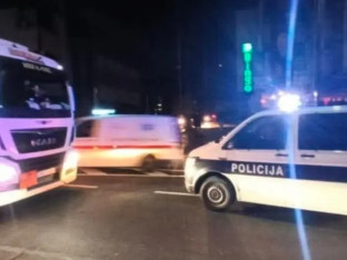 Saobraćajka na auto-putu, povrijeđen dvije osobe