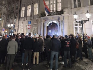 Pomen žrtvama NATO bombardovanja SRJ u Pragu: "Sjeme posijano na Kosovu žanje se u Ukrajini"