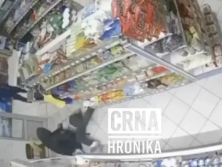 Oglasio se pjevač koji je pobjegao iz prodavnice u koju je upao pljačkaš