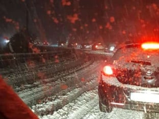 Херцеговина под снијегом: Отежано одвијање саобраћаја (ВИДЕО)