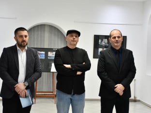 У Завичајном музеју Градишка отворена изложба „Магновење“ Вишеслава Берића Коџе