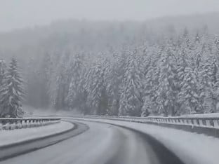 ОПРЕЗ! Снијег, сусњежица и олујни удари вјетра