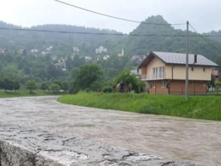 Једна особа упала у ријеку, потрага у току
