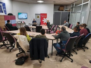 Радио-аматеризам привлачи дјецу и одрасле