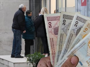 Фонд ПИО обуставио исплату пензија за 179 корисника у иностранству