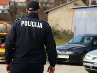 Muškarac osumnjičen da je iz vatrenog oružja usmrtio vanbračnu suprugu