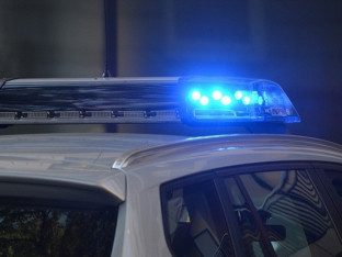 Hapšenje zbog podmetanja požara pred školom, izgorjelo sedam automobila