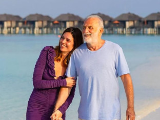 39 godina mlađa djevojka Lazara Ristovskog išla "pod nož" (FOTO)
