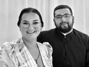 Привредник из Дервенте поклања стан малишану страдалих свештеника и попадије, покренуо акцију "Три дјетета - три стана"