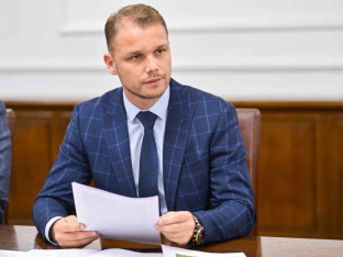 Draško Stanivuković poklonio stan djeci stradalih sveštenika i popadije iz Dervente