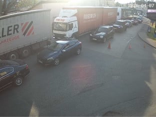 Дуге колоне на граничним прелазима