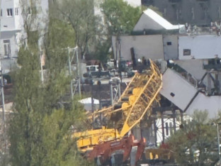 Nesreća u Srbiji: Obrušio se kran sa teretom teškim 350 tona, jedna osoba poginula