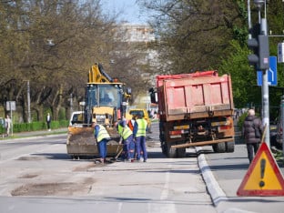 Настављено крпљење улица: Машине на Венеција мосту