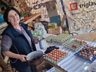 Чланице Кола српских сестара нашарале 4.000 јаја!