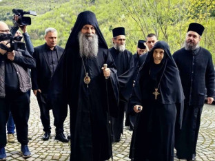 Patrijarh Porfirije na Vaskrs u Peći