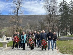 У Дрвару одата почаст погинулим борцима одреда "Орлови Грмеча"