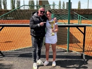 Tripićeva osvojila dva trofeja i pokazala potencijal