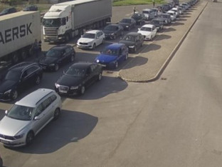 Колоне возила чекају на излазу из БиХ