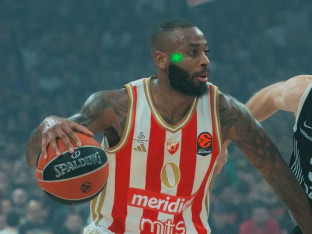 Zvezdin košarkaš dominira na obje strane terena